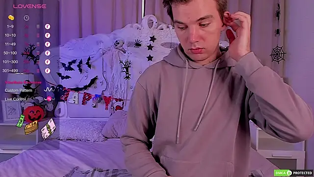 ArthurWhitee online show from 10.17.25