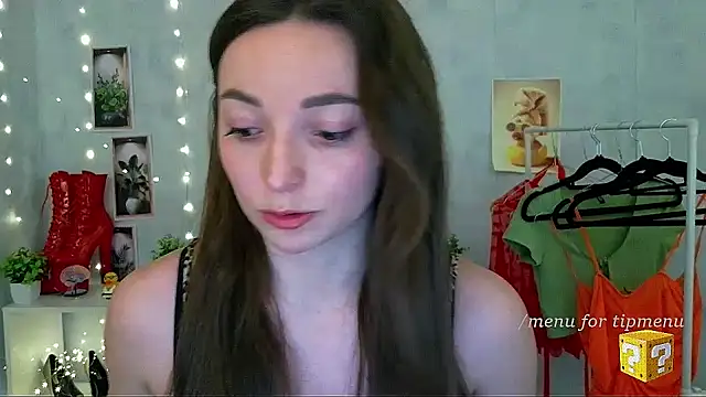  Barbie Kiss  online show from 04.16.26