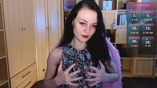 Snapshot of Elfanna chatting on 02.20.25 Elfanna online show from 02.20.25