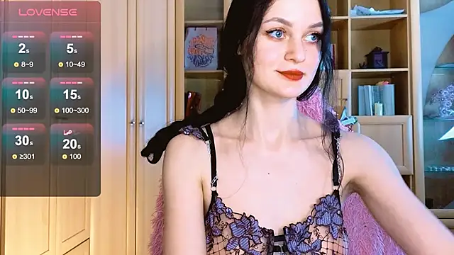 Snapshot of Elfanna chatting on 02.20.25 Elfanna online show from 02.20.25