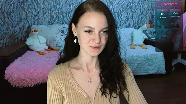 Snapshot of Elfanna chatting on 03.13.25 Elfanna online show from 03.13.25