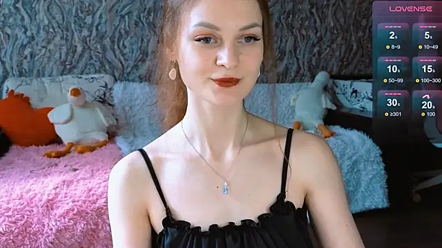 Snapshot of Elfanna chatting on 03.22.25 Elfanna online show from 03.22.25