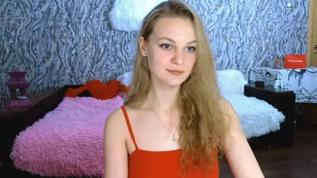 Snapshot of Elfanna chatting on 10.10.25 Elfanna online show from 10.10.25