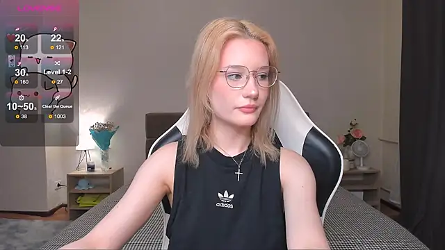 Snapshot of DearLia chatting on 12.21.24 DearLia online show from 12.21.24