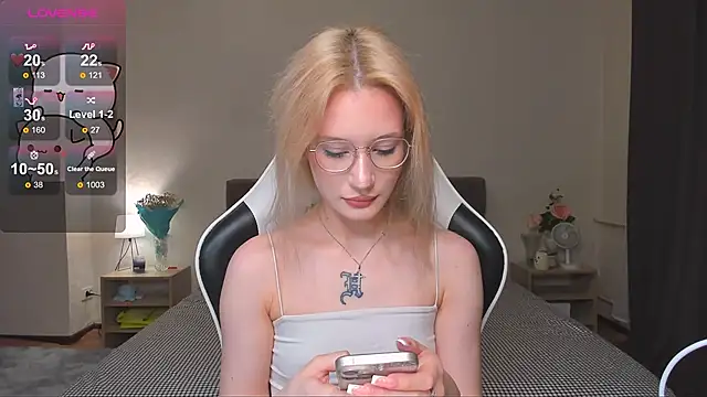 Snapshot of DearLia chatting on 12.22.24 DearLia online show from 12.22.24