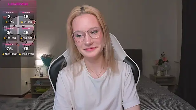 Snapshot of DearLia chatting on 12.24.24 DearLia online show from 12.24.24