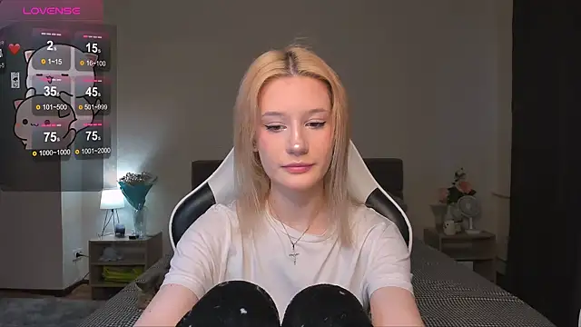 Snapshot of DearLia chatting on 12.26.24 DearLia online show from 12.26.24