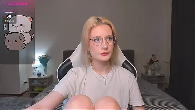 Snapshot of DearLia chatting on 12.27.24 DearLia online show from 12.27.24