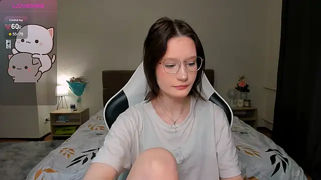 Snapshot of DearLia chatting on 02.06.25 DearLia online show from 02.06.25