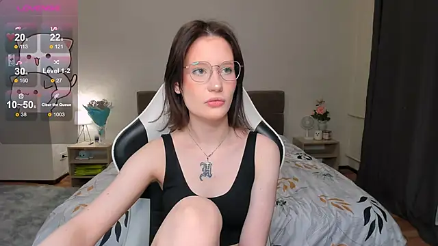 Snapshot of DearLia chatting on 02.07.25 DearLia online show from 02.07.25