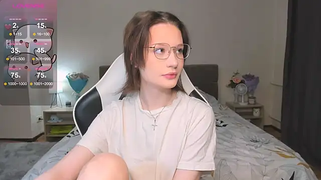 Snapshot of DearLia chatting on 02.23.25 DearLia online show from 02.23.25