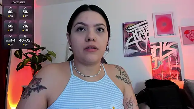 Snapshot of AnnieHuntters chatting on 01.30.25 AnnieHuntters online show from 01.30.25