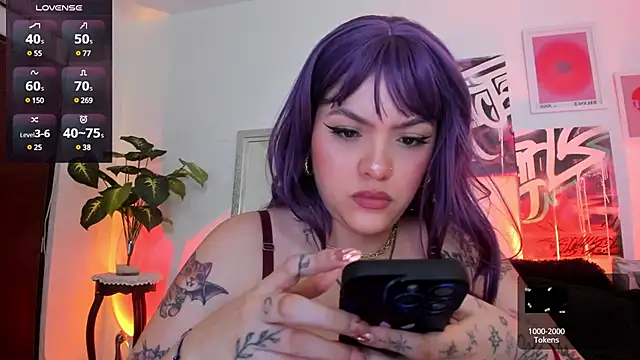 Snapshot of AnnieHuntters chatting on 02.11.25 AnnieHuntters online show from 02.11.25