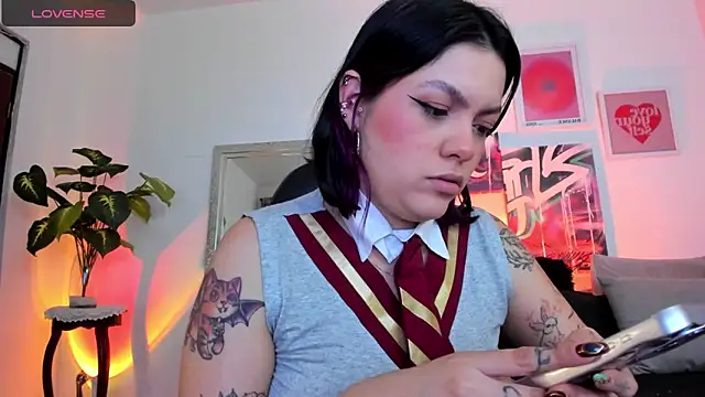 Snapshot of AnnieHuntters chatting on 03.08.25 AnnieHuntters online show from 03.08.25