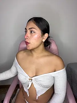 Snapshot of _Danaa chatting on 03.21.25  Danaa online show from 03.21.25