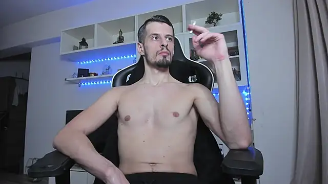 Snapshot of ToddClaytonn chatting on 12.21.25 ToddClaytonn online show from 12.21.25