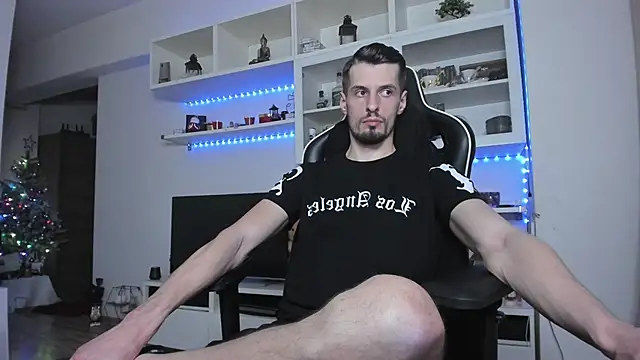 Snapshot of ToddClaytonn chatting on 01.05.26 ToddClaytonn online show from 01.05.26