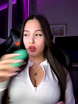 EricaWalls online show from 10.31.25