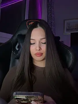 EricaWalls online show from 11.04.25