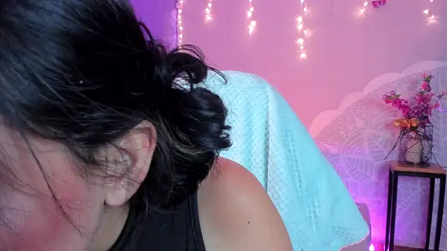 Snapshot of vanelope11 chatting on 02.15.25 vanelope11 online show from 02.15.25