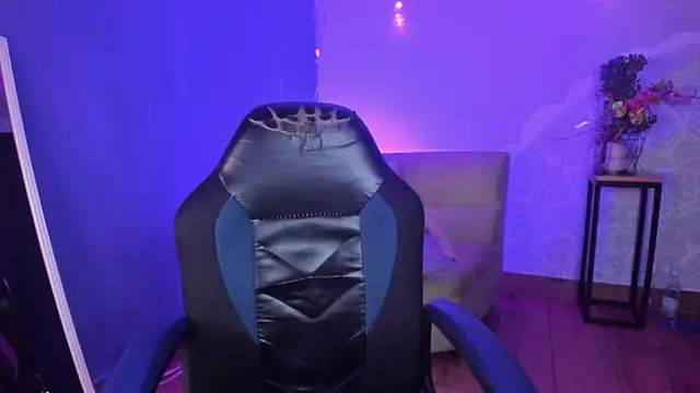 Snapshot of vanelope11 chatting on 03.05.25 vanelope11 online show from 03.05.25