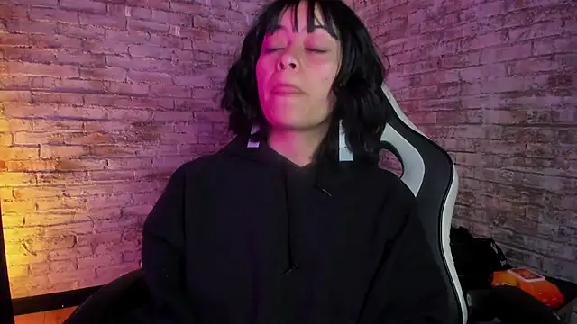 Snapshot of vanelope11 chatting on 09.14.25 vanelope11 online show from 09.14.25