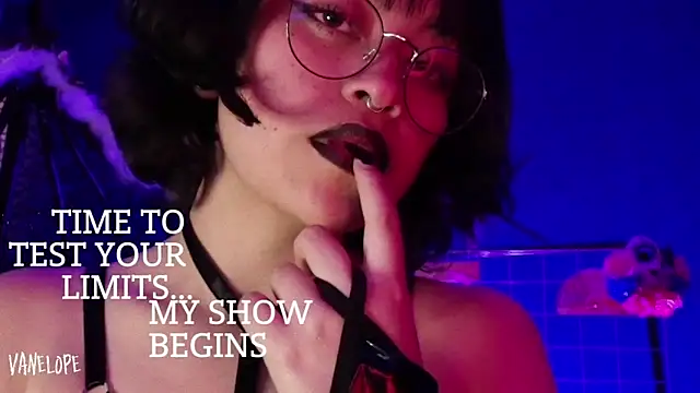 Snapshot of vanelope11 chatting on 09.17.25 vanelope11 online show from 09.17.25