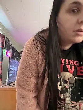 Snapshot of menaceswife chatting on 12.13.24 menaceswife online show from 12.13.24