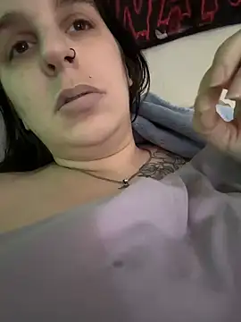 Snapshot of menaceswife chatting on 02.02.25 menaceswife online show from 02.02.25