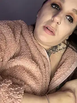 Snapshot of menaceswife chatting on 03.01.25 menaceswife online show from 03.01.25