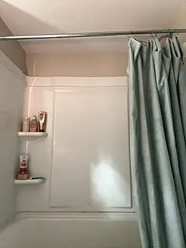 Snapshot of menaceswife chatting on 09.26.25 menaceswife online show from 09.26.25