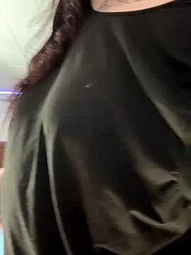 Snapshot of menaceswife chatting on 10.01.25 menaceswife online show from 10.01.25