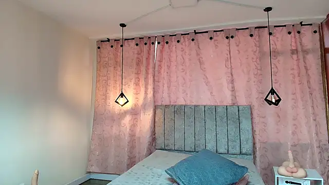 Snapshot of VioletaScott_ chatting on 01.11.25 VioletaScott online show from 01.11.25