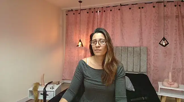 Snapshot of VioletaScott_ chatting on 02.13.25 VioletaScott online show from 02.13.25