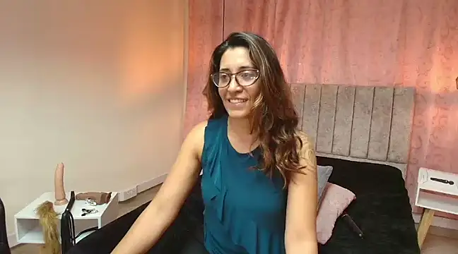 Snapshot of VioletaScott_ chatting on 02.17.25 VioletaScott online show from 02.17.25