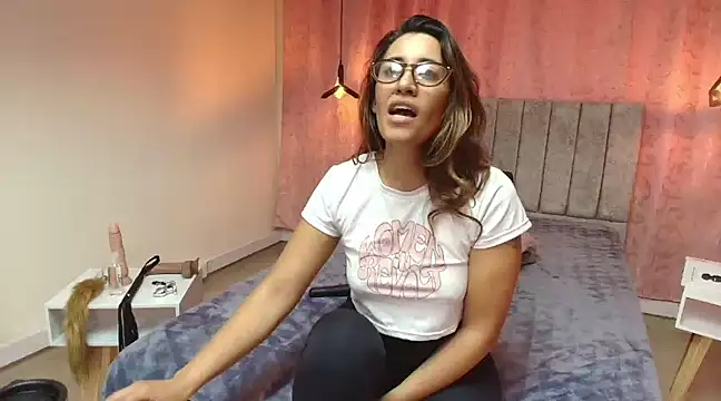 Snapshot of VioletaScott_ chatting on 02.18.25 VioletaScott online show from 02.18.25