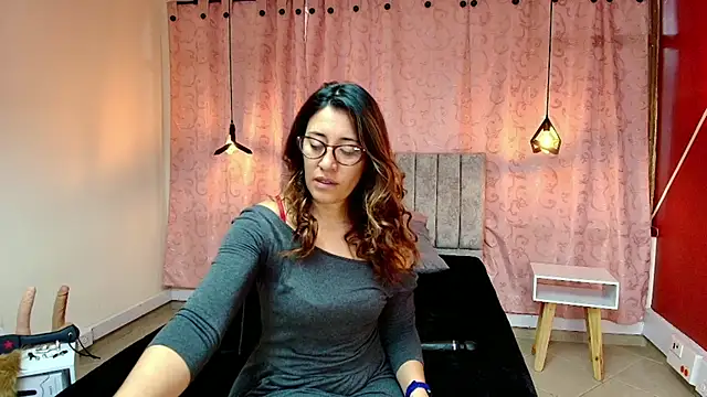 Snapshot of VioletaScott_ chatting on 03.10.25 VioletaScott online show from 03.10.25