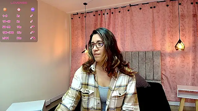 Snapshot of VioletaScott_ chatting on 03.11.25 VioletaScott online show from 03.11.25