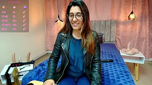 Snapshot of VioletaScott_ chatting on 03.14.25 VioletaScott online show from 03.14.25