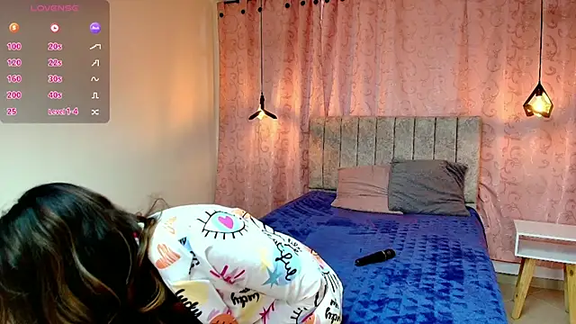 Snapshot of VioletaScott_ chatting on 03.20.25 VioletaScott online show from 03.20.25