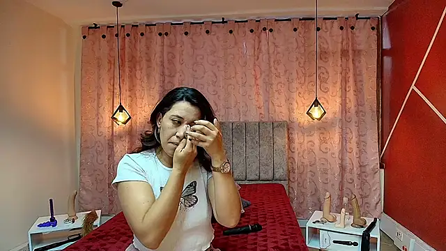 Snapshot of VioletaScott_ chatting on 09.29.25 VioletaScott online show from 09.29.25