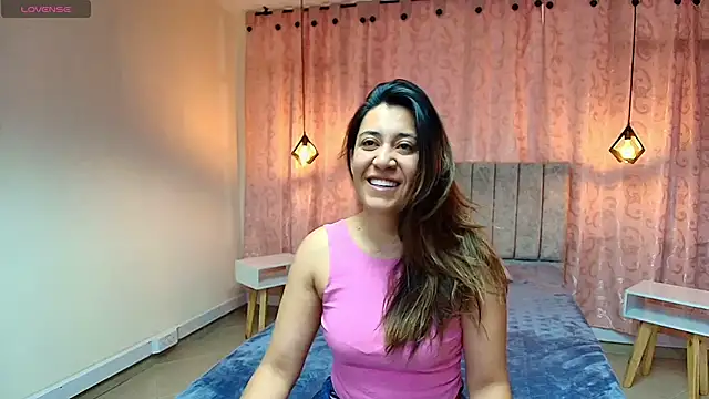 Snapshot of VioletaScott_ chatting on 10.06.25 VioletaScott online show from 10.06.25