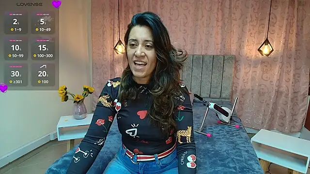 Snapshot of VioletaScott_ chatting on 11.01.25 VioletaScott online show from 11.01.25