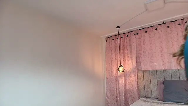 Snapshot of VioletaScott_ chatting on 11.08.25 VioletaScott online show from 11.08.25