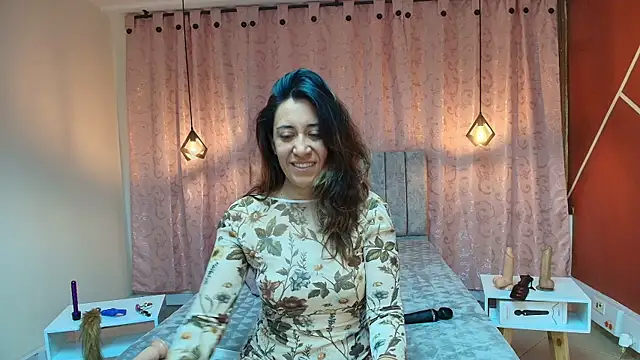 Snapshot of VioletaScott_ chatting on 11.13.25 VioletaScott online show from 11.13.25