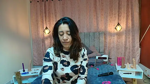 Snapshot of VioletaScott_ chatting on 11.24.25 VioletaScott online show from 11.24.25