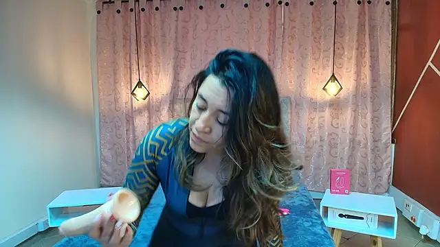 Snapshot of VioletaScott_ chatting on 11.25.25 VioletaScott online show from 11.25.25