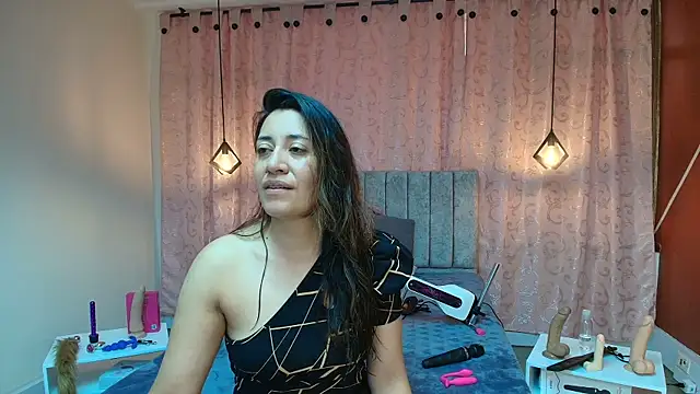 Snapshot of VioletaScott_ chatting on 11.26.25 VioletaScott online show from 11.26.25