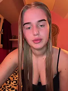 Snapshot of yourhornyslut chatting on 03.19.25 yourhornyslut online show from 03.19.25