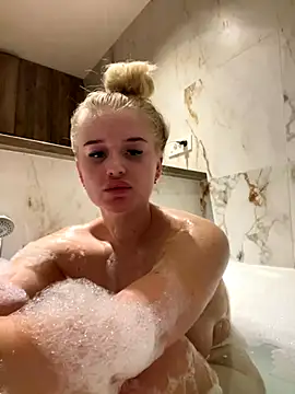 Snapshot of yourhornyslut chatting on 09.25.25 yourhornyslut online show from 09.25.25